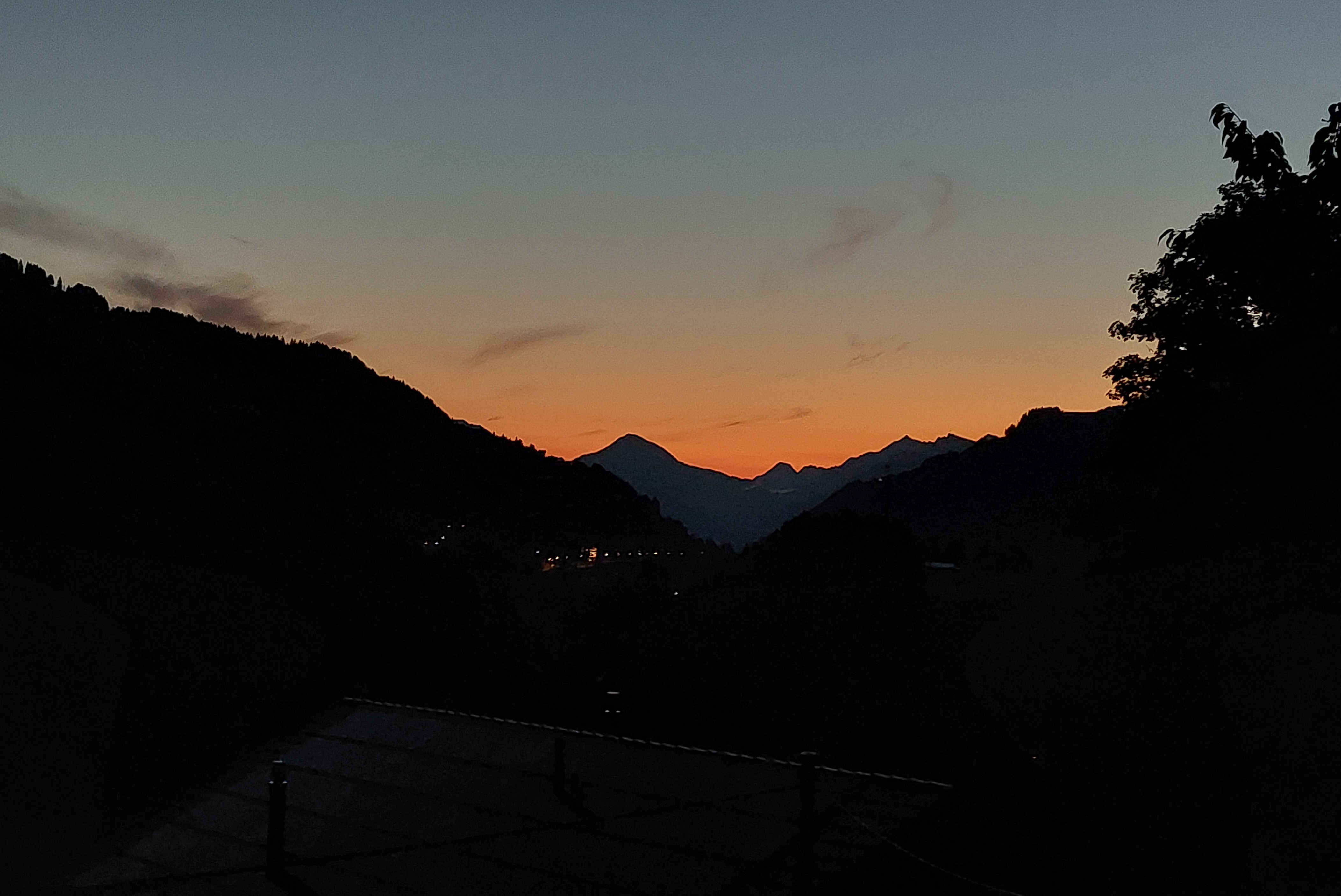 Et lever du soleil sur les alpes vaudoises