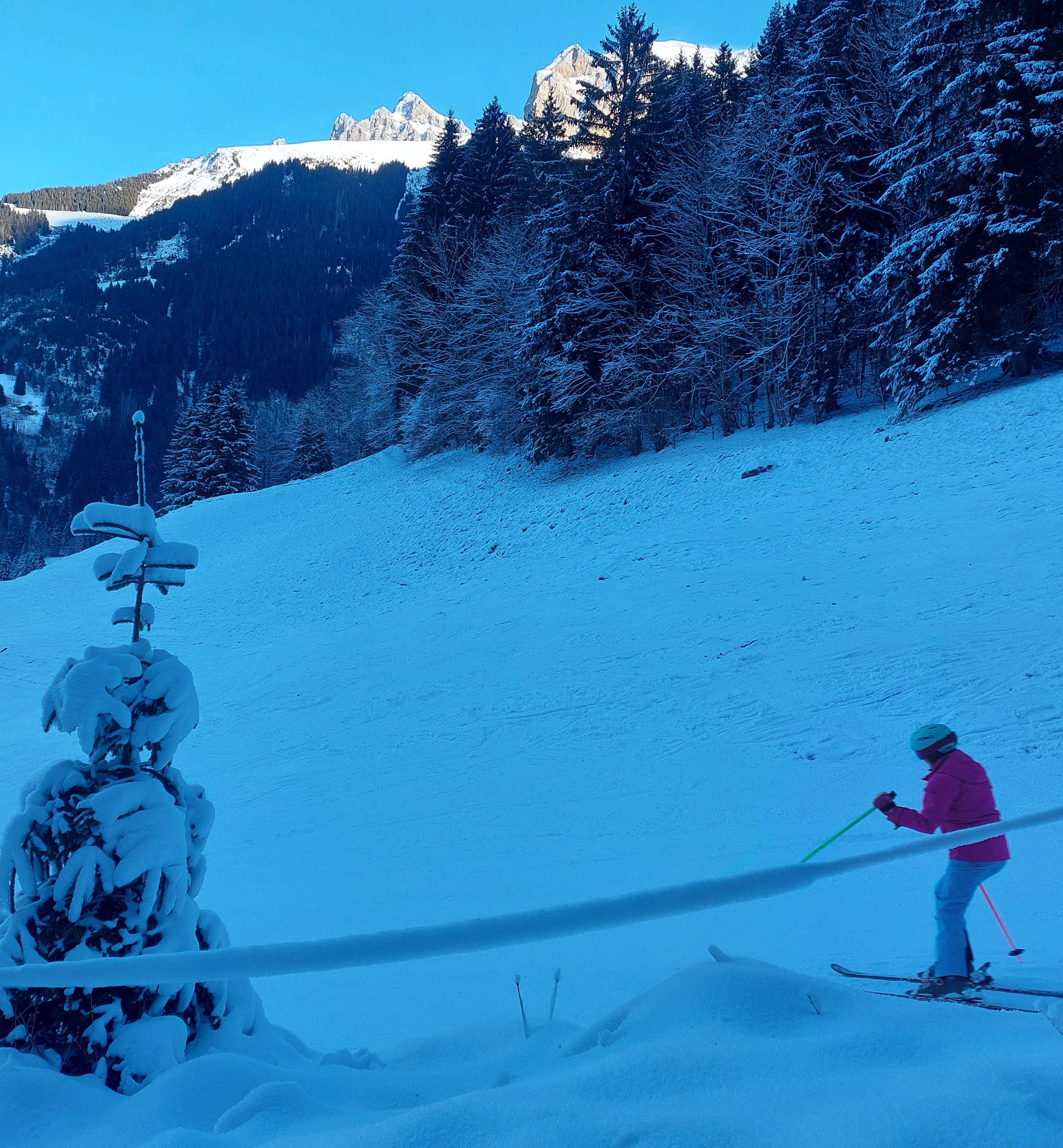 Piste qui passe devant le chalet!